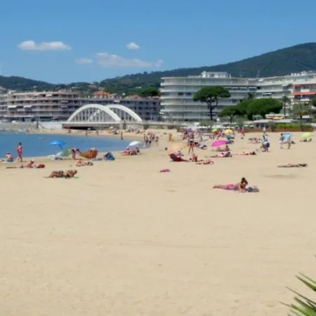 With Balcony At The Foot Of The Apartament Sainte-Maxime