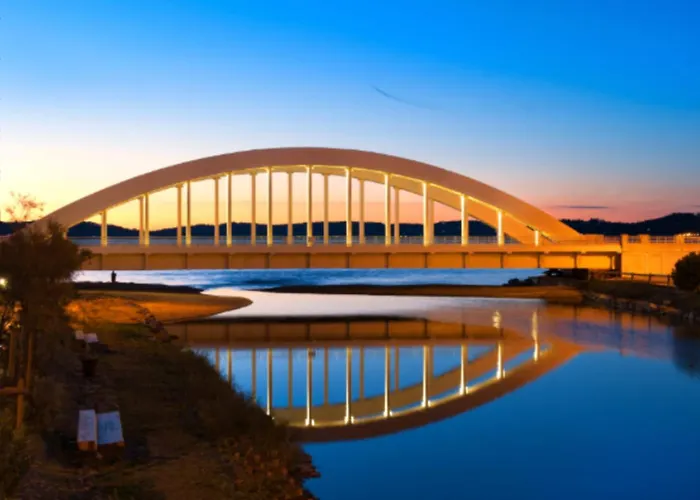 With Balcony At The Foot Of The Apartment